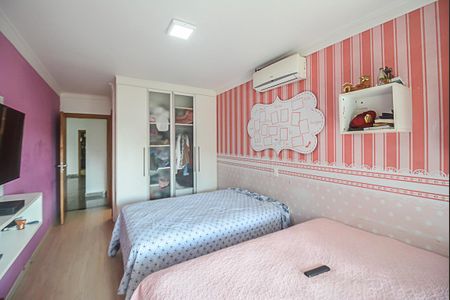 Casa de condomínio à venda com 727m², 4 quartos e 4 vagas Casa de condomínio à venda com 727m², 4 quartos e 4 vagasQuarto 3 - Suíte