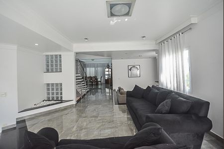 Casa de condomínio à venda com 727m², 4 quartos e 4 vagas Casa de condomínio à venda com 727m², 4 quartos e 4 vagasSala 1
