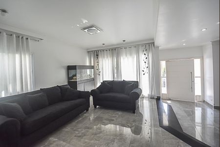Casa de condomínio à venda com 727m², 4 quartos e 4 vagas Casa de condomínio à venda com 727m², 4 quartos e 4 vagasSala 1