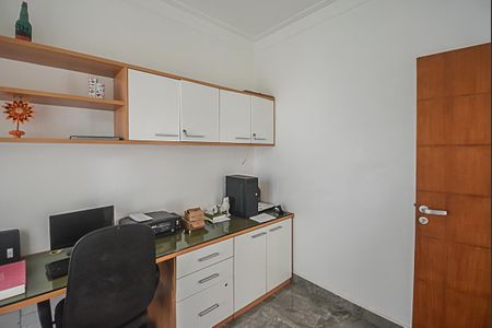Casa de condomínio à venda com 727m², 4 quartos e 4 vagas Casa de condomínio à venda com 727m², 4 quartos e 4 vagasEscritório