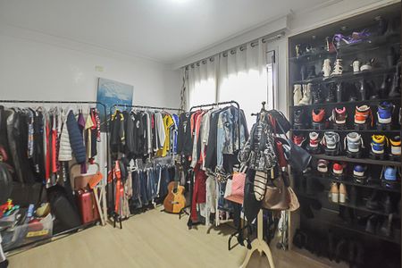 Casa de condomínio à venda com 727m², 4 quartos e 4 vagas Casa de condomínio à venda com 727m², 4 quartos e 4 vagasQuarto Suíte