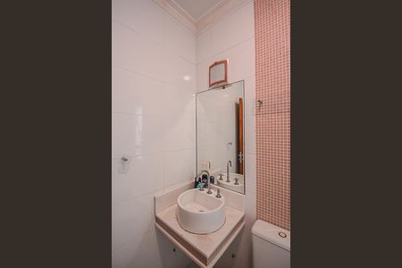 Casa de condomínio à venda com 727m², 4 quartos e 4 vagas Casa de condomínio à venda com 727m², 4 quartos e 4 vagasBanheiro da Suíte 2