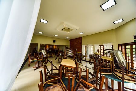 Casa de condomínio à venda com 727m², 4 quartos e 4 vagas Casa de condomínio à venda com 727m², 4 quartos e 4 vagasÁrea comum - Salão de festas