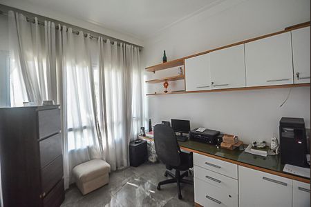 Casa de condomínio à venda com 727m², 4 quartos e 4 vagas Casa de condomínio à venda com 727m², 4 quartos e 4 vagasEscritório