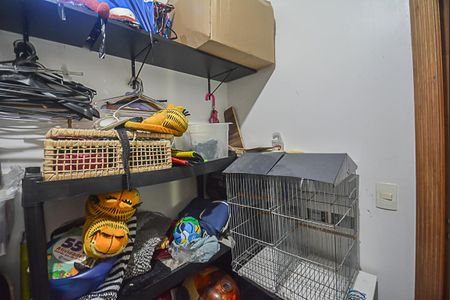 Casa de condomínio à venda com 727m², 4 quartos e 4 vagas Casa de condomínio à venda com 727m², 4 quartos e 4 vagasQuarto de Serviço