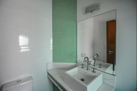 Casa de condomínio à venda com 727m², 4 quartos e 4 vagas Casa de condomínio à venda com 727m², 4 quartos e 4 vagasBanheiro da Suíte