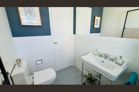 Apartamento à venda com 97m², 2 quartos e 1 vaga Apartamento à venda com 97m², 2 quartos e 1 vagaBanheiro