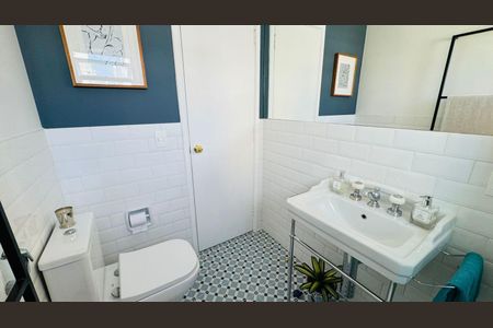 Apartamento à venda com 97m², 2 quartos e 1 vaga Apartamento à venda com 97m², 2 quartos e 1 vagaBanheiro