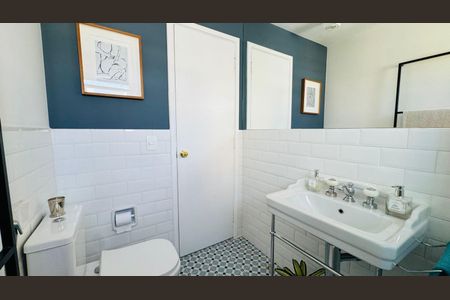 Apartamento à venda com 97m², 2 quartos e 1 vaga Apartamento à venda com 97m², 2 quartos e 1 vagaBanheiro