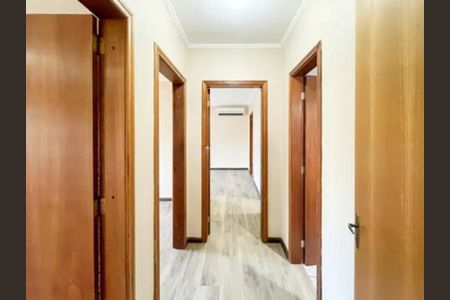 Corredor de casa para alugar com 3 quartos, 150m² em Passo d’Areia, Porto Alegre