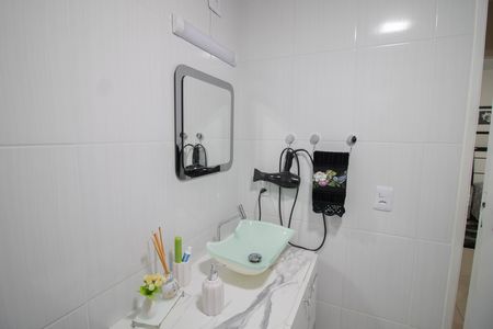 Apartamento à venda com 75m², 2 quartos e 1 vagaBANHEIRO