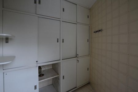 Apartamento à venda com 155m², 3 quartos e 3 vagas Apartamento à venda com 155m², 3 quartos e 3 vagasDESPENSA