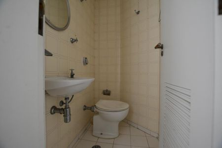 Apartamento à venda com 155m², 3 quartos e 3 vagas Apartamento à venda com 155m², 3 quartos e 3 vagasAREA DE SERVIÇO - BANHEIRO