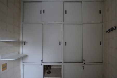 Apartamento à venda com 155m², 3 quartos e 3 vagas Apartamento à venda com 155m², 3 quartos e 3 vagasDESPENSA