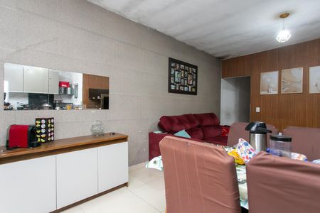 Casa à venda com 210m², 4 quartos e 5 vagasSala / Cozinha 