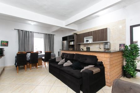 Casa à venda com 210m², 4 quartos e 5 vagasSala / Cozinha 