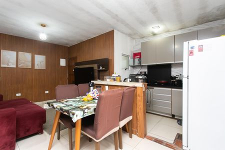 Casa à venda com 210m², 4 quartos e 5 vagasSala / Cozinha 