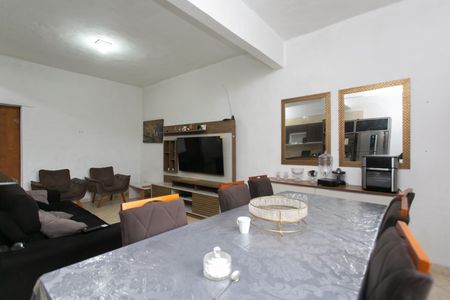 Casa à venda com 210m², 4 quartos e 5 vagasSala / Cozinha 