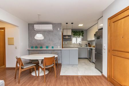 Apartamento à venda com 122m², 2 quartos e sem vaga Apartamento à venda com 122m², 2 quartos e sem vagaSala