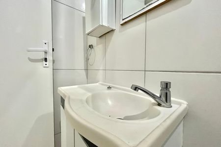 Banheiro de casa para alugar com 1 quarto, 40m² em Jardim Oriental, São Paulo