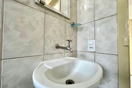 Banheiro de kitnet/studio para alugar com 1 quarto, 16m² em Jardim Oriental, São Paulo