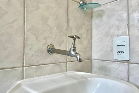 Banheiro de kitnet/studio para alugar com 1 quarto, 16m² em Jardim Oriental, São Paulo