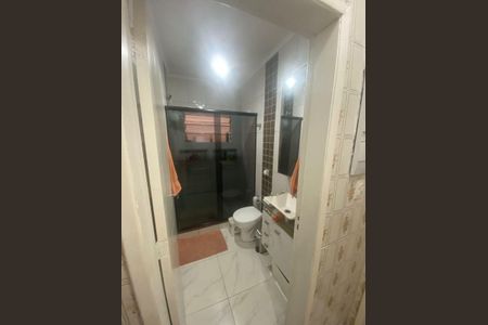 Banheiro de casa à venda com 2 quartos, 125m² em Vila Liviero, São Paulo