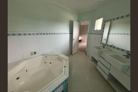 Casa para alugar com 900m², 6 quartos e 6 vagas Casa para alugar com 900m², 6 quartos e 6 vagasBanheiro da Suíte 1