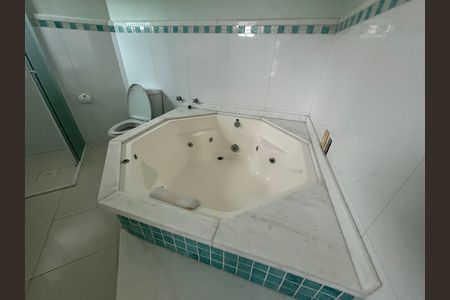 Casa para alugar com 900m², 6 quartos e 6 vagas Casa para alugar com 900m², 6 quartos e 6 vagasBanheiro da Suíte 1