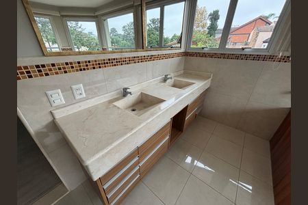 Casa para alugar com 900m², 6 quartos e 6 vagas Casa para alugar com 900m², 6 quartos e 6 vagasBanheiro da Suíte 3