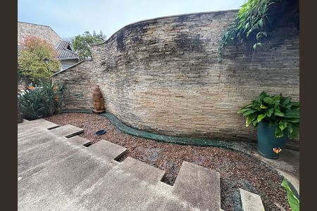Casa para alugar com 900m², 6 quartos e 6 vagas Casa para alugar com 900m², 6 quartos e 6 vagasQuintal