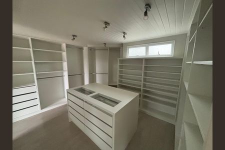 Casa para alugar com 900m², 6 quartos e 6 vagas Casa para alugar com 900m², 6 quartos e 6 vagasCloset