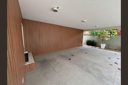 Casa para alugar com 900m², 6 quartos e 6 vagas Casa para alugar com 900m², 6 quartos e 6 vagasFachada