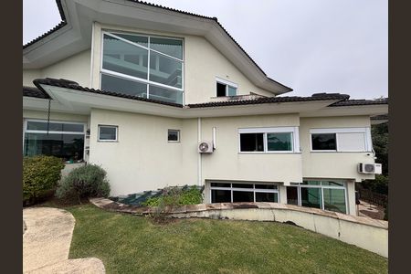 Casa para alugar com 900m², 6 quartos e 6 vagas Casa para alugar com 900m², 6 quartos e 6 vagasFachada