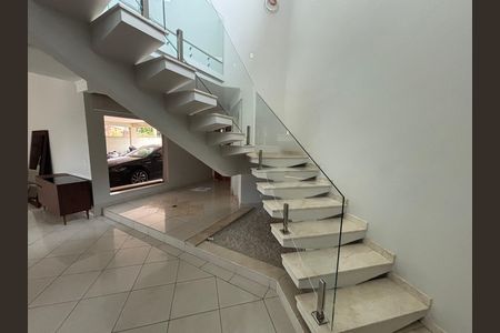 Casa para alugar com 900m², 6 quartos e 6 vagas Casa para alugar com 900m², 6 quartos e 6 vagasescada