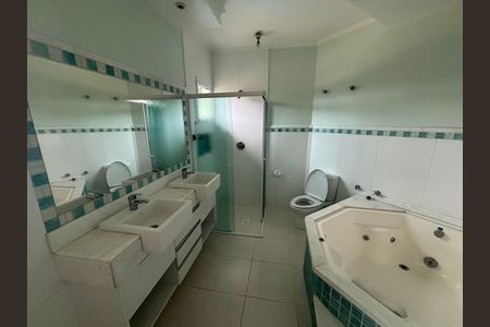 Casa para alugar com 900m², 6 quartos e 6 vagas Casa para alugar com 900m², 6 quartos e 6 vagasBanheiro da Suíte 1