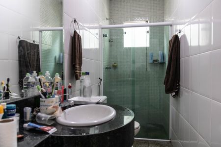 Casa à venda com 340m², 4 quartos e 4 vagas Casa à venda com 340m², 4 quartos e 4 vagasBanheiro da Suíte 3