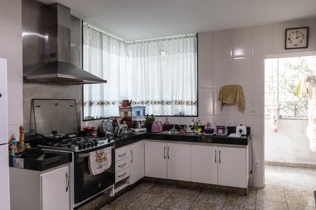 Casa à venda com 340m², 4 quartos e 4 vagas Casa à venda com 340m², 4 quartos e 4 vagasCozinha
