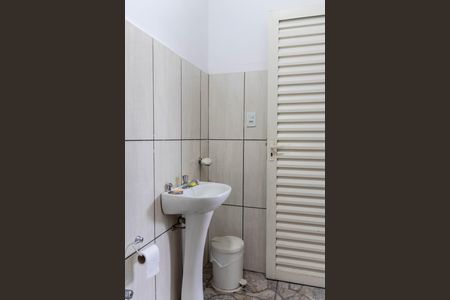 Casa à venda com 340m², 4 quartos e 4 vagas Casa à venda com 340m², 4 quartos e 4 vagasBanheiro de serviço