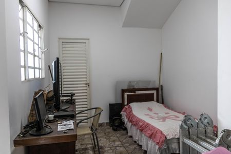 Casa à venda com 340m², 4 quartos e 4 vagas Casa à venda com 340m², 4 quartos e 4 vagasQuarto de Serviço