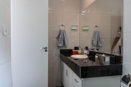 Casa à venda com 340m², 4 quartos e 4 vagas Casa à venda com 340m², 4 quartos e 4 vagasBanheiro da Suíte 2