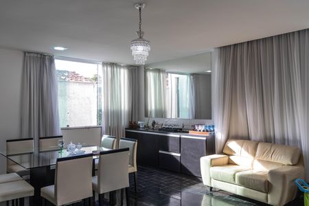 Casa à venda com 340m², 4 quartos e 4 vagas Casa à venda com 340m², 4 quartos e 4 vagasSala 1