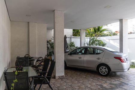 Casa à venda com 340m², 4 quartos e 4 vagas Casa à venda com 340m², 4 quartos e 4 vagasGaragem