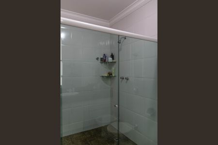 Casa à venda com 340m², 4 quartos e 4 vagas Casa à venda com 340m², 4 quartos e 4 vagasBanheiro da Suíte 1