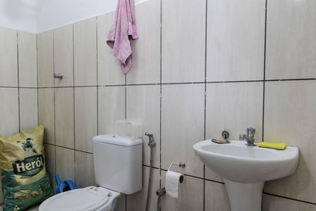 Casa à venda com 340m², 4 quartos e 4 vagas Casa à venda com 340m², 4 quartos e 4 vagasBanheiro de serviço