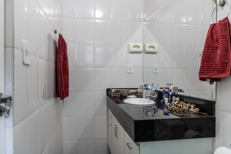 Casa à venda com 340m², 4 quartos e 4 vagas Casa à venda com 340m², 4 quartos e 4 vagasBanheiro da Suíte 4