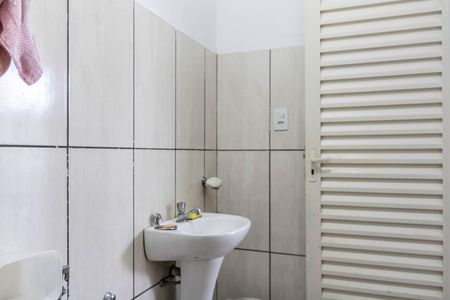 Casa à venda com 340m², 4 quartos e 4 vagas Casa à venda com 340m², 4 quartos e 4 vagasBanheiro de serviço