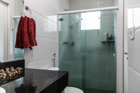 Casa à venda com 340m², 4 quartos e 4 vagas Casa à venda com 340m², 4 quartos e 4 vagasBanheiro da Suíte 4