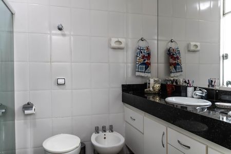 Casa à venda com 340m², 4 quartos e 4 vagas Casa à venda com 340m², 4 quartos e 4 vagasBanheiro da Suíte 1