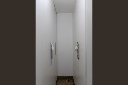 Casa à venda com 340m², 4 quartos e 4 vagas Casa à venda com 340m², 4 quartos e 4 vagasCloset